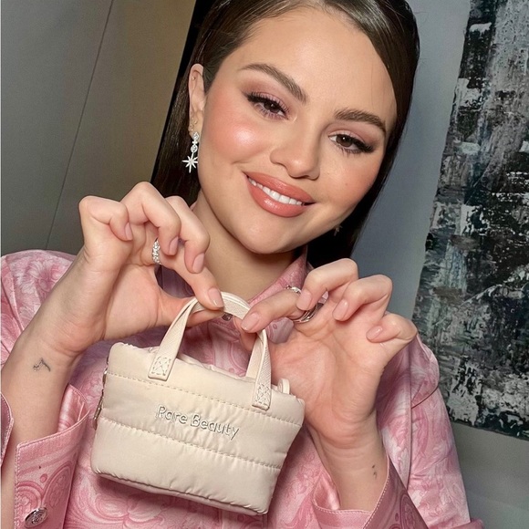 LIMITED EDITION MINI PUFFY TOTE KEYCHAIN. - Picture 1 of 1